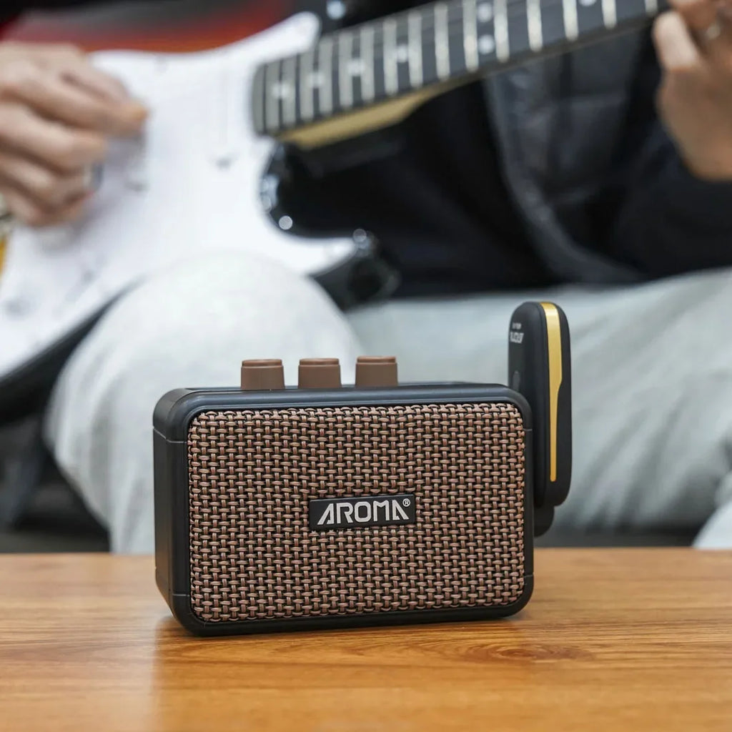 Aroma AG-04 – Mini Amplificador Portátil 5W com Bluetooth para Guitarra Elétrica